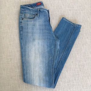 Express High Waisted light wash Jeans Size 8